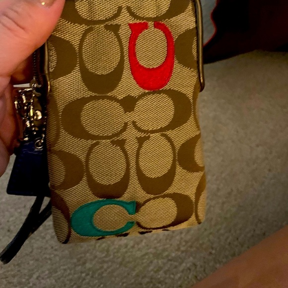 Vintage!! Coach wristlet with credit card slots - Picture 5 of 6